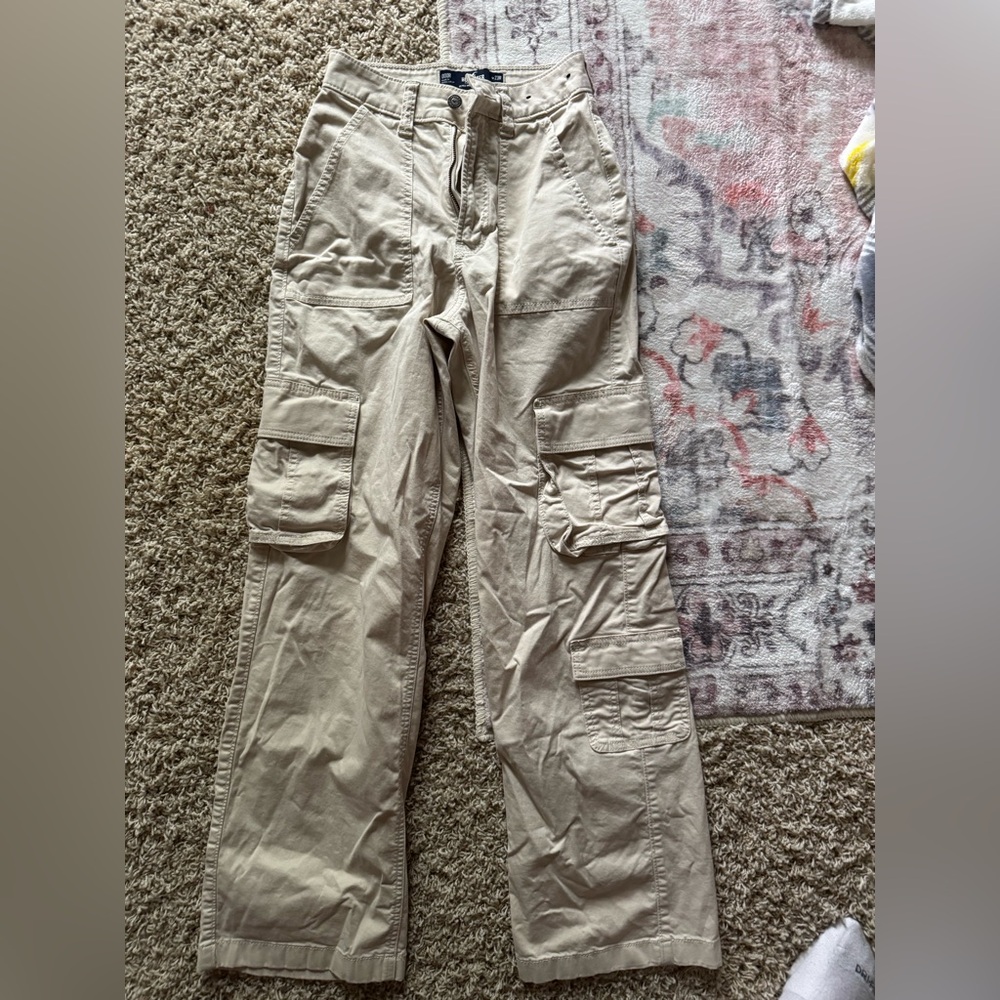 Hollister Tan Cargo Pants with Relaxed Fit